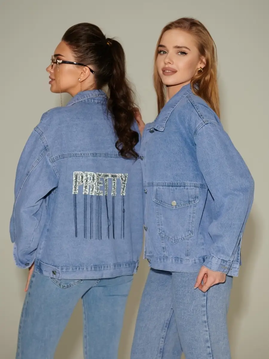 Голубая джинсовая куртка