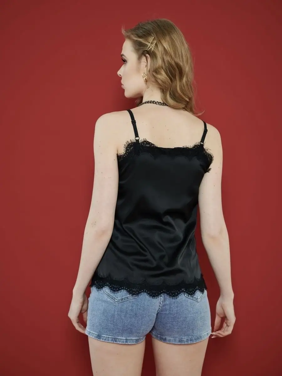 Черный топ на бретелях