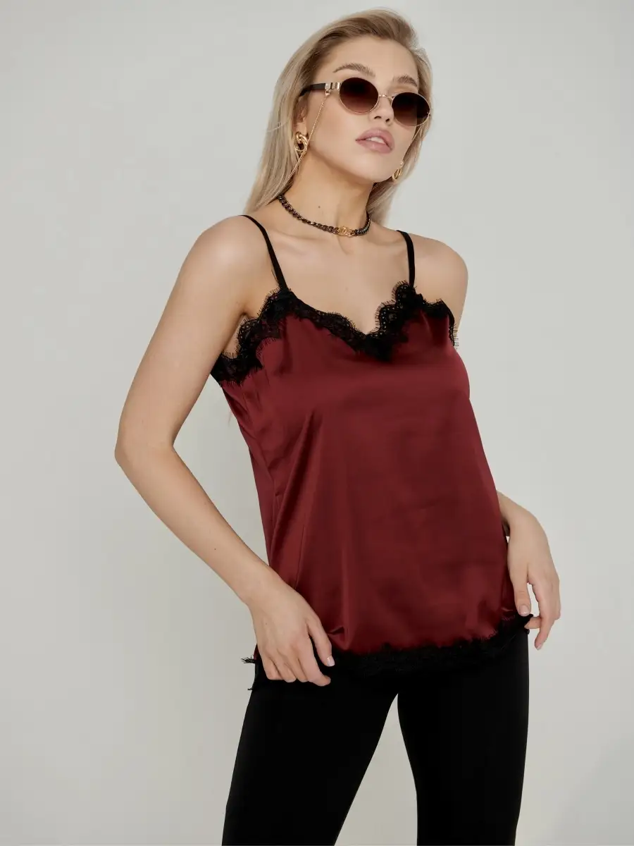 Бордовый топ на бретелях
