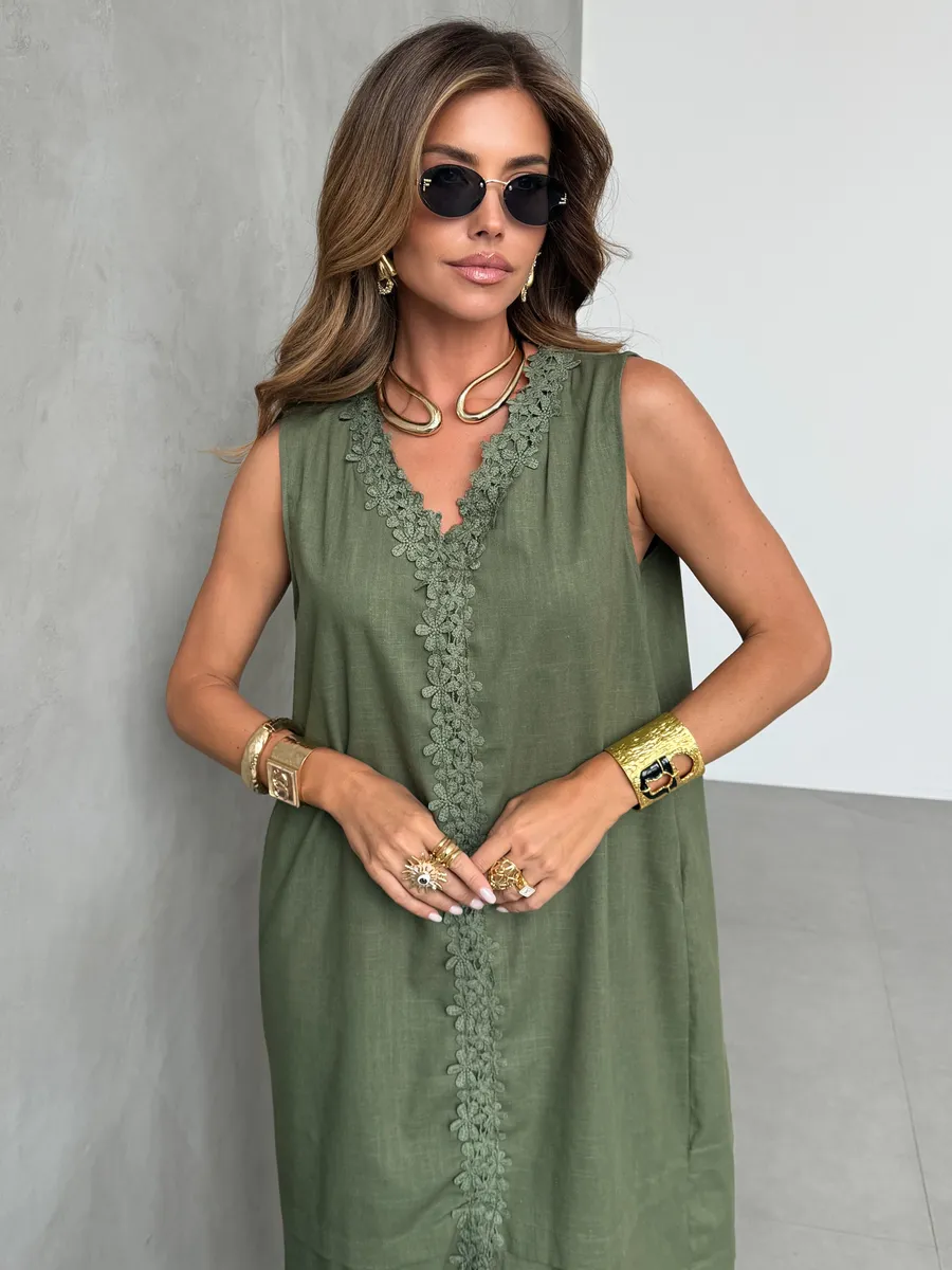 Летнее повседневное платье миди льняное с кружевом