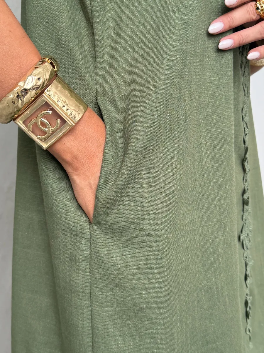 Зеленое летнее повседневное платье миди льняное с кружевом