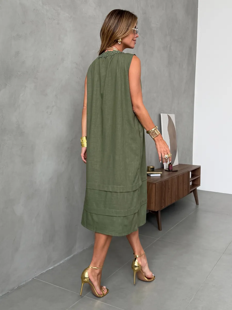 Зеленое летнее повседневное платье миди льняное с кружевом