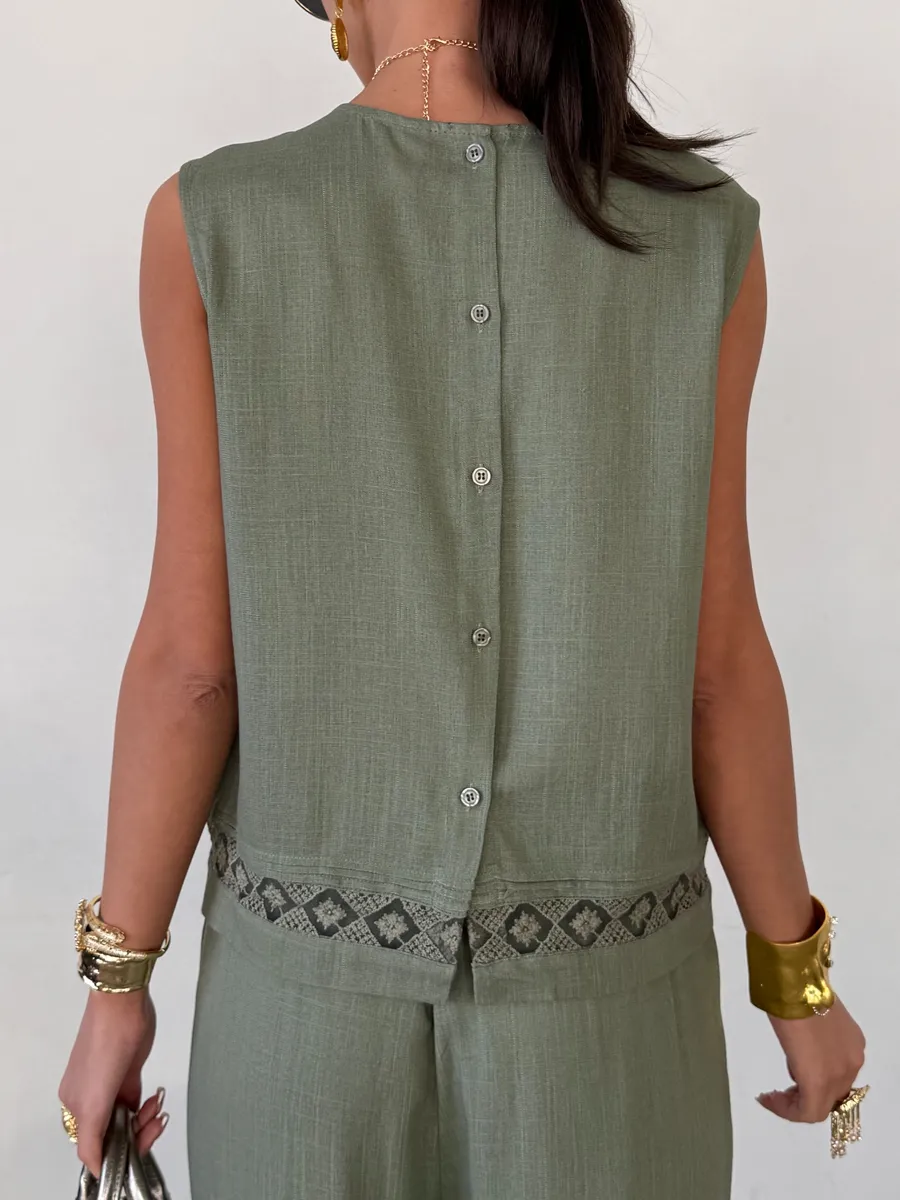 Зеленый костюм брючный летний льняной