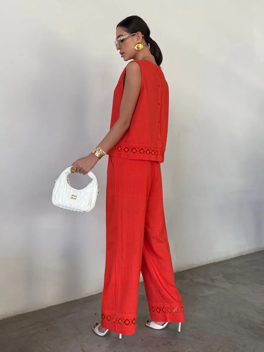 Красный костюм брючный летний льняной