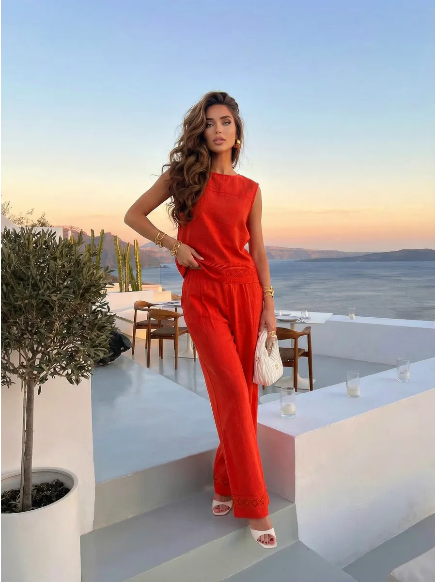 Красный костюм брючный летний льняной