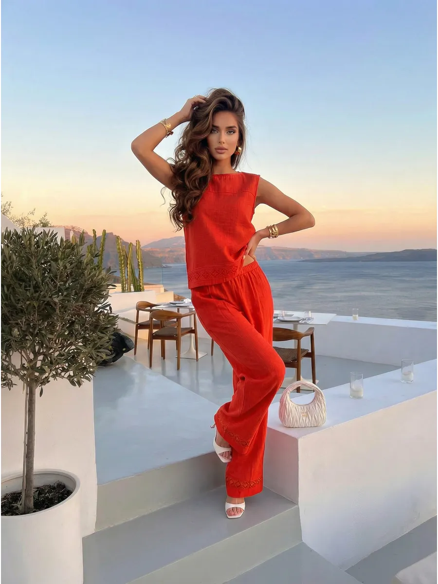 Красный костюм брючный летний льняной