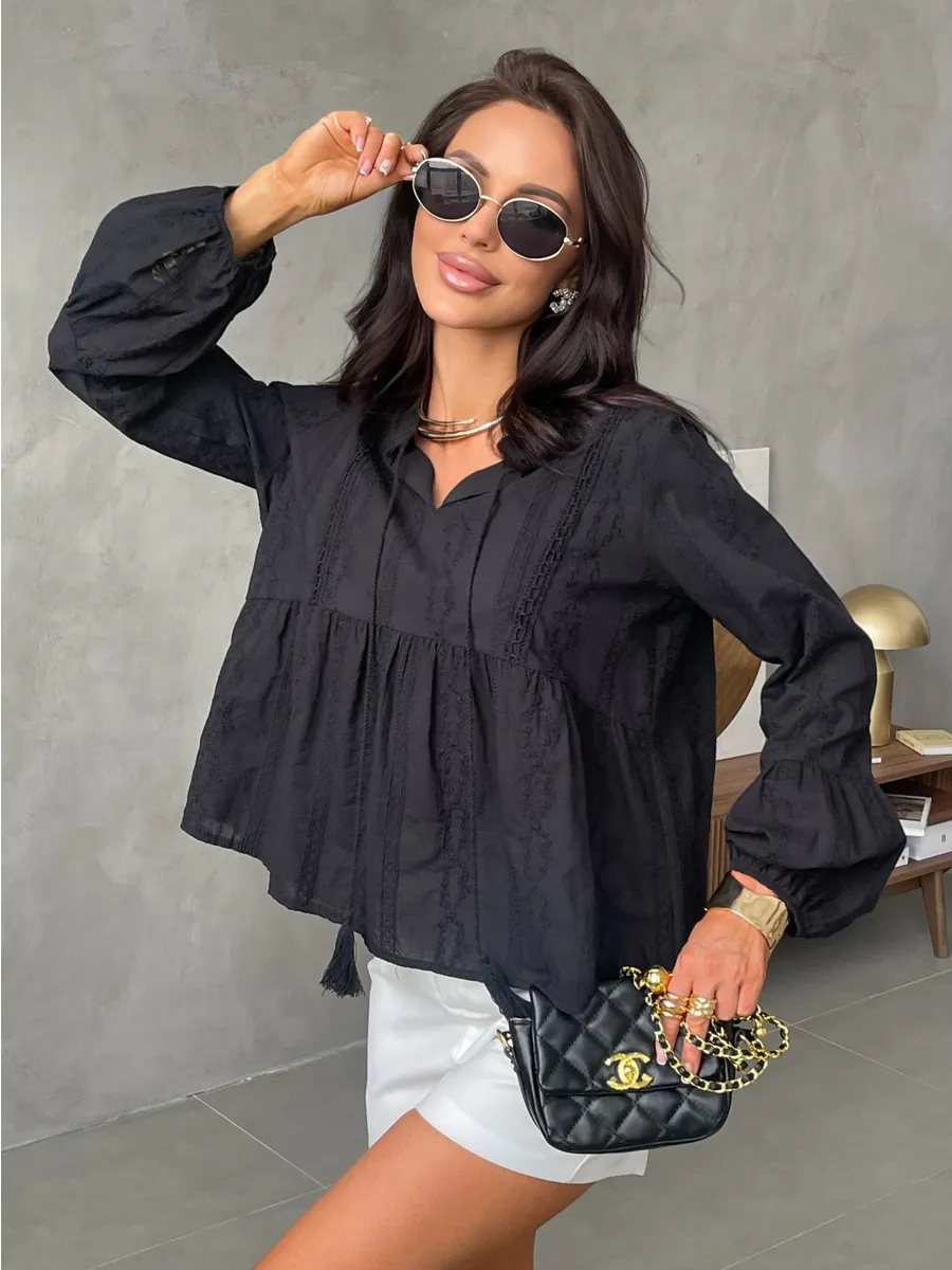 Черная летняя легкая блузка нарядная хлопковая с вышивкой