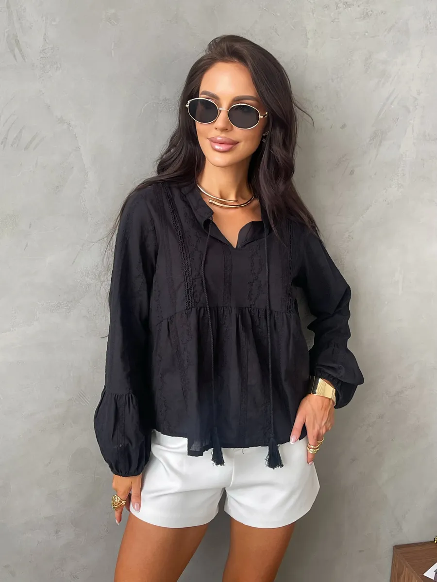 Черная летняя легкая блузка нарядная хлопковая с вышивкой