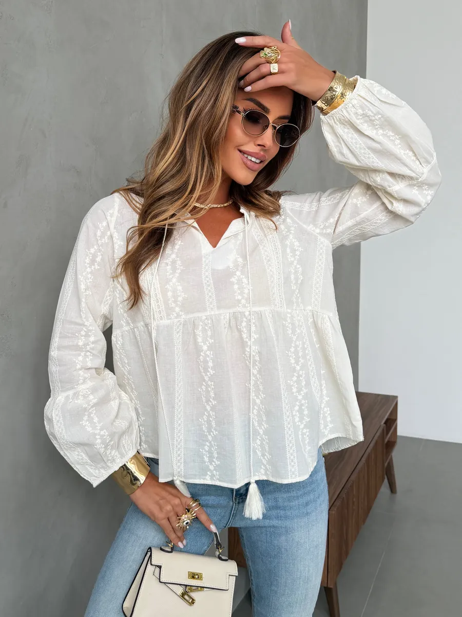 Летняя легкая блузка нарядная хлопковая с вышивкой