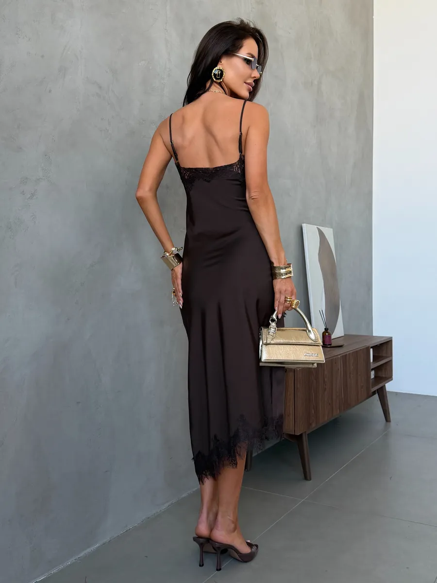 Коричневое праздничное вечернее платье комбинация атласное с кружевом