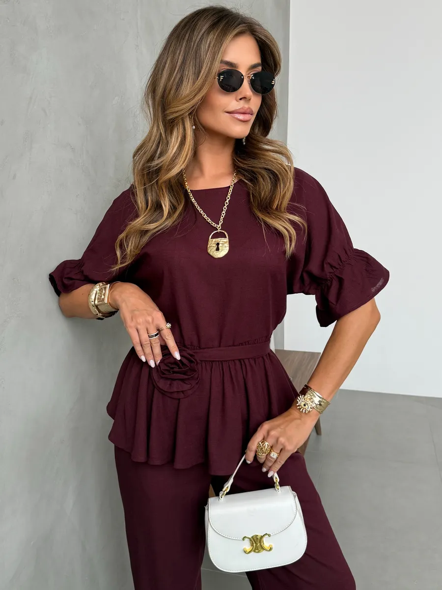 Коричневый костюм