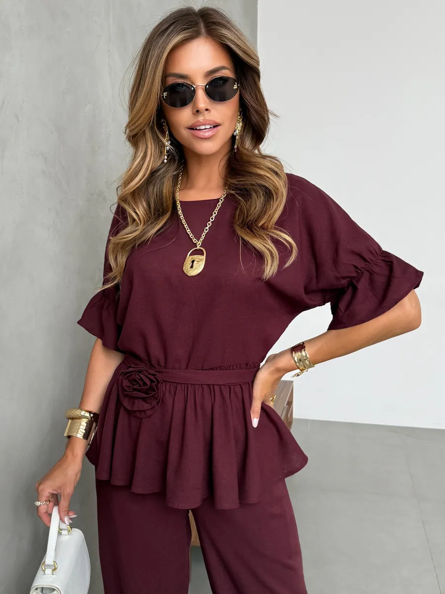 Коричневый костюм