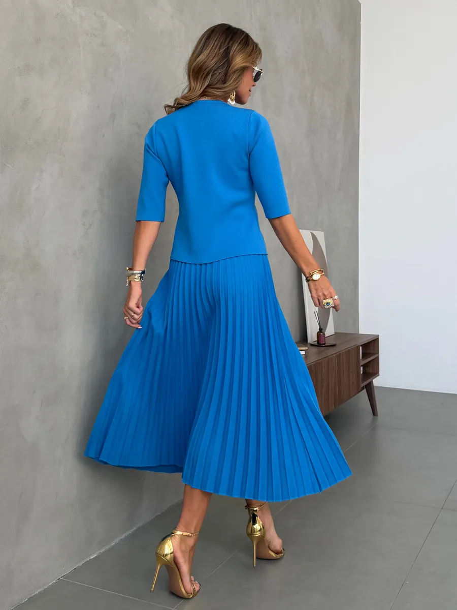 Синий костюм с юбкой офисный нарядный